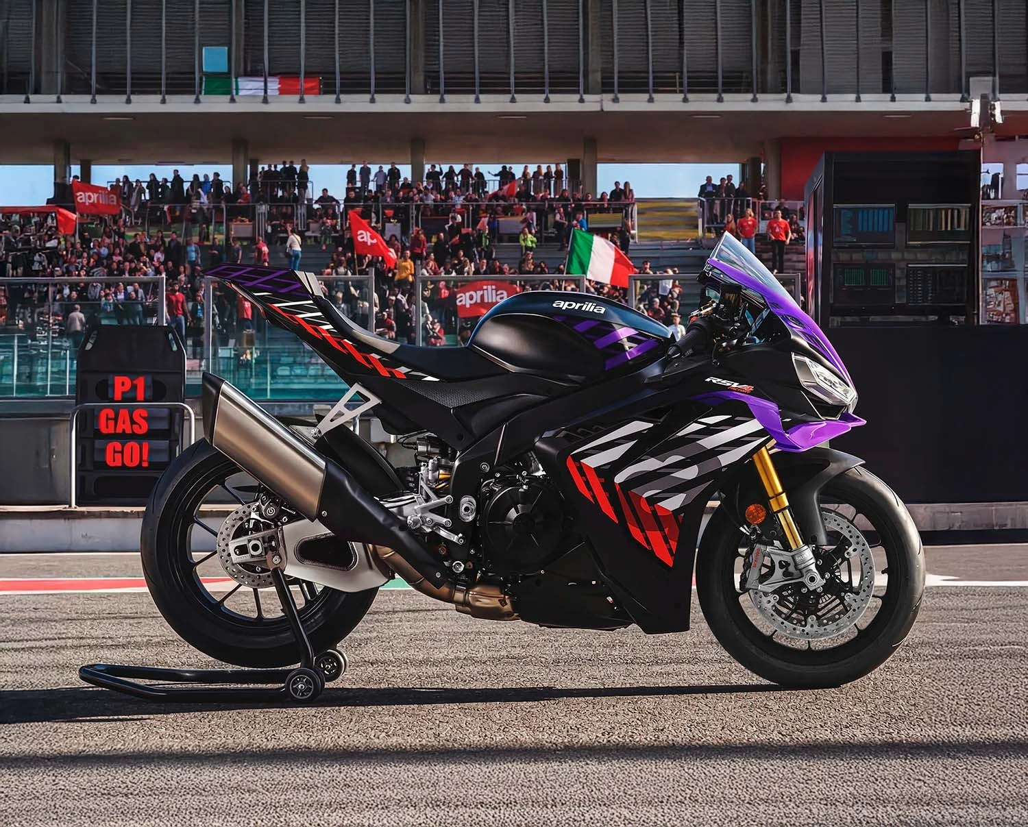 Aprilia RSV4 Factory en pista