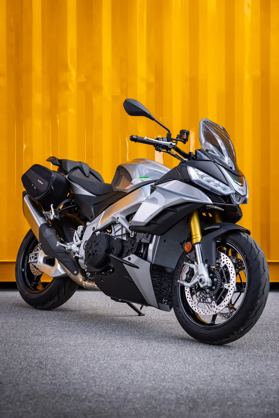 Aprilia Tuono V4 Factory, detalle de conducción