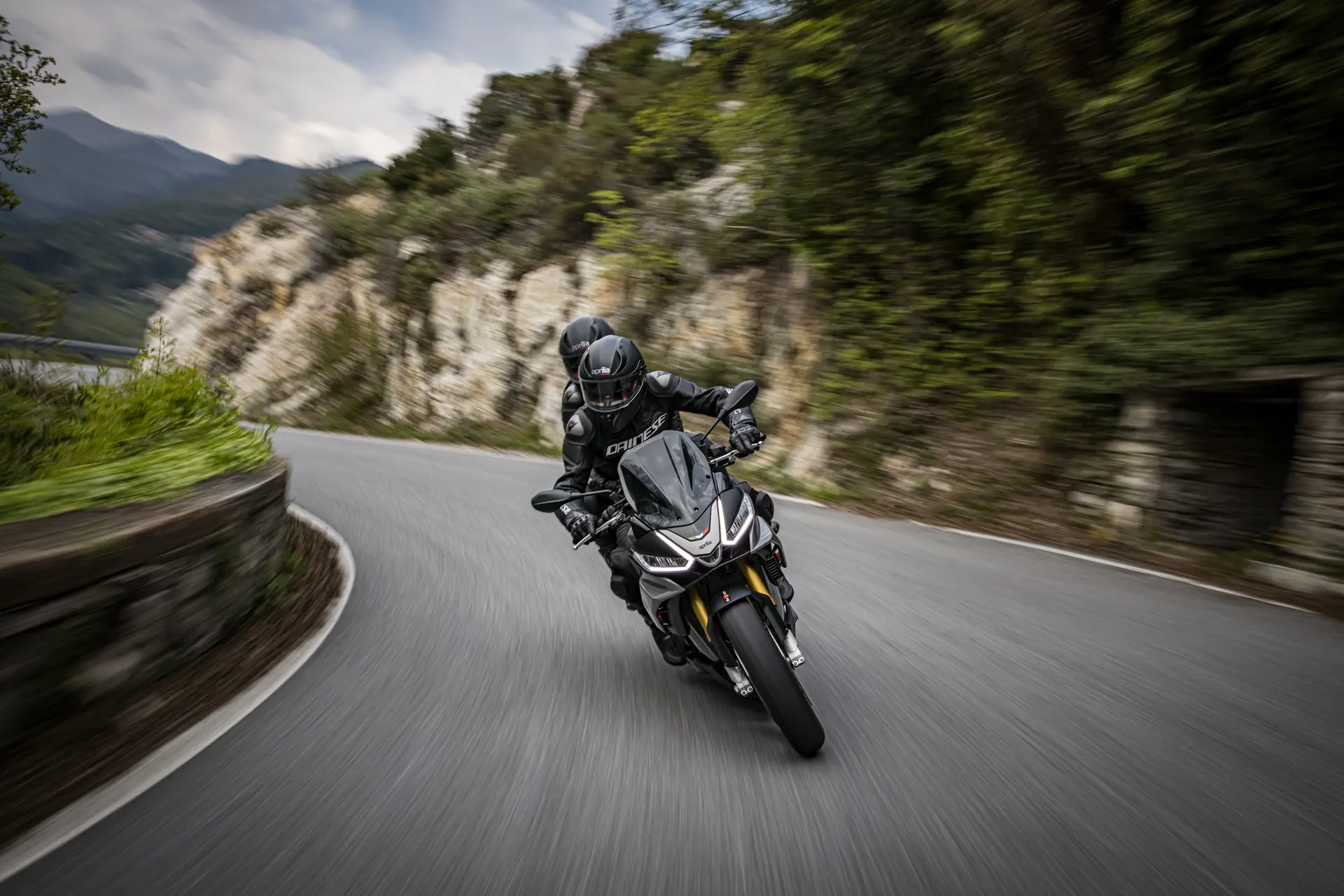 Aprilia Tuono V4 Factory, detalle de conducción